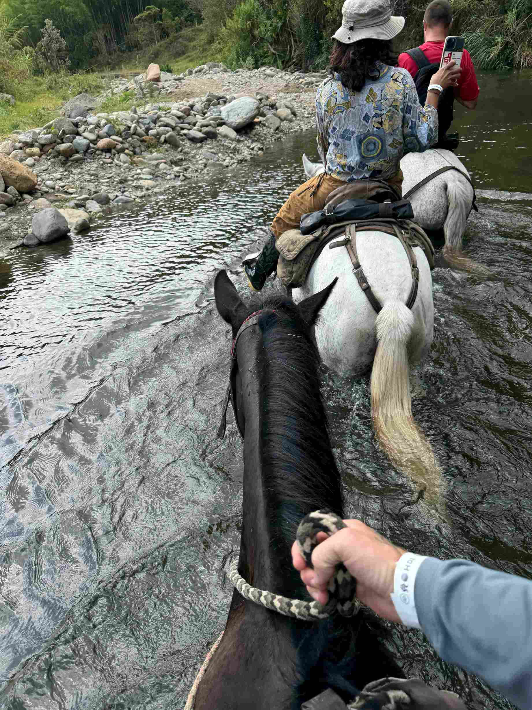 IMG_9122_11zon riding horse through river